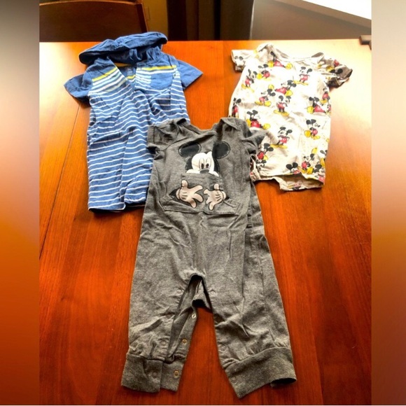 BIG Bundle - 15 Short-Sleeved Shirts / 3 Rompers / 2 Overall Sets / 1 Hoodie - Picture 11 of 15